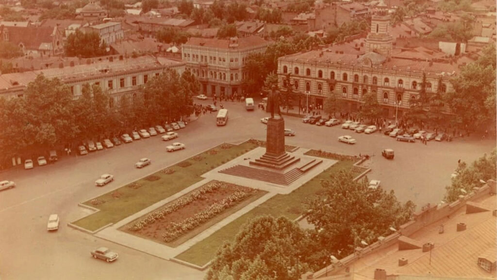 میدان آزادی تفلیس گرجستان در دوران شوروی و مجسمه لنین